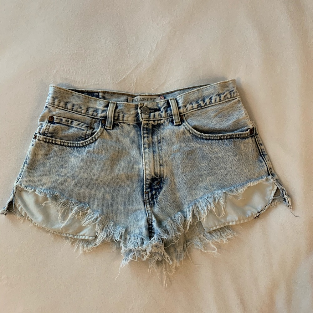 Light Washed Levi Jean Shorts - high waisted